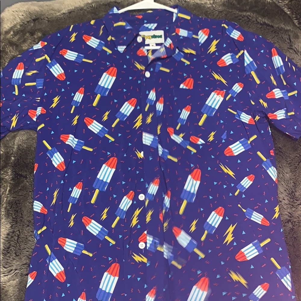 Fun 4th of July button down size Large